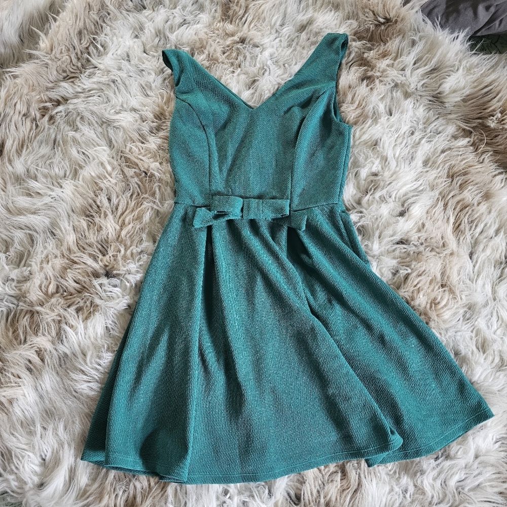 Elegant Emerald Sleeveless Dress